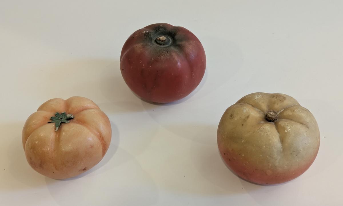 Set of Three Stone Vegetable Tomatoes