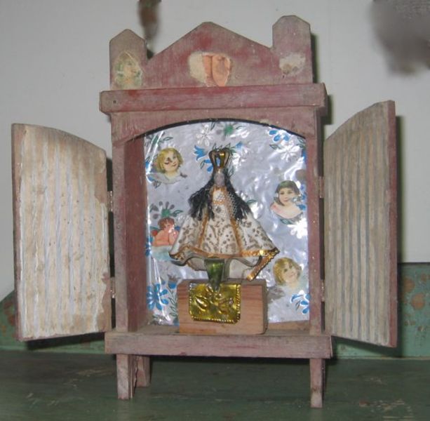 43. Small Pine Nicho w/Figure