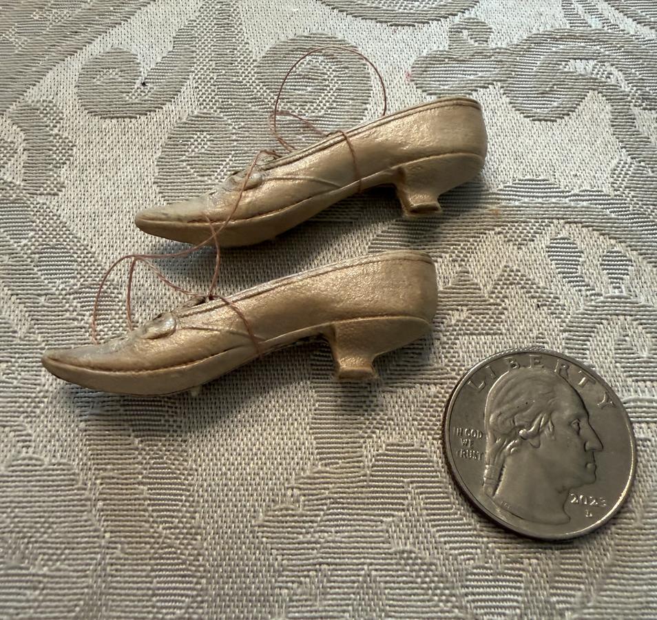 SUPER RARE DRESDEN LADIES SHOES CHRISTMAS ORNAMENT