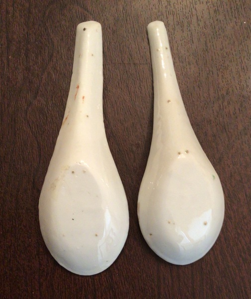 PAIR CHINESE FAMILLE ROSE PORCELAIN SPOONS