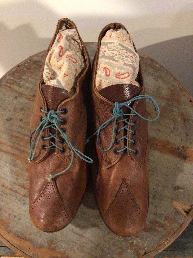 EARLY WOMENS TAN SHOES