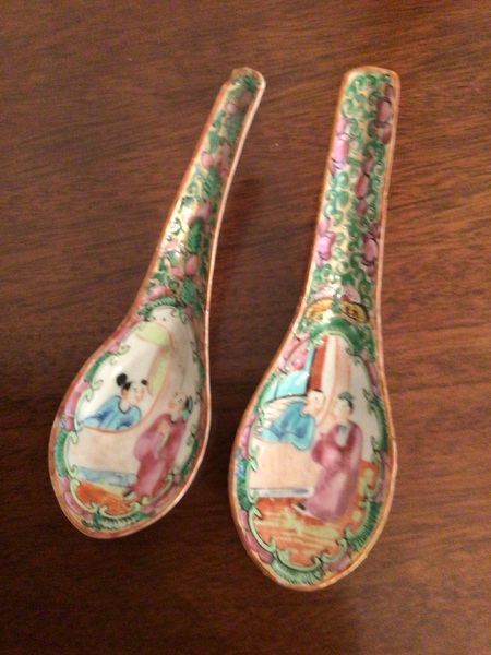 PAIR CHINESE FAMILLE ROSE PORCELAIN SPOONS