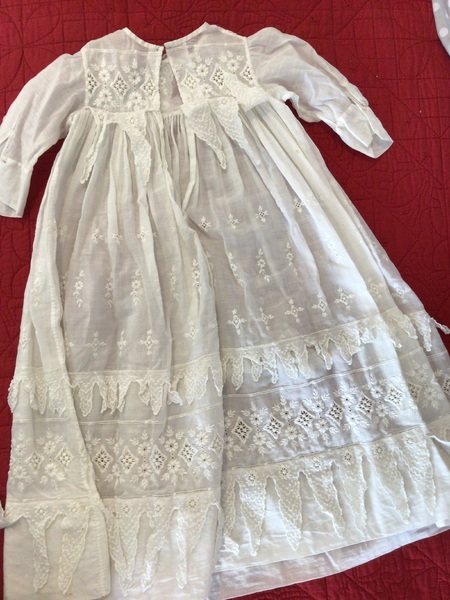 CHILDS BEAUTIFUL WHITE DRESS