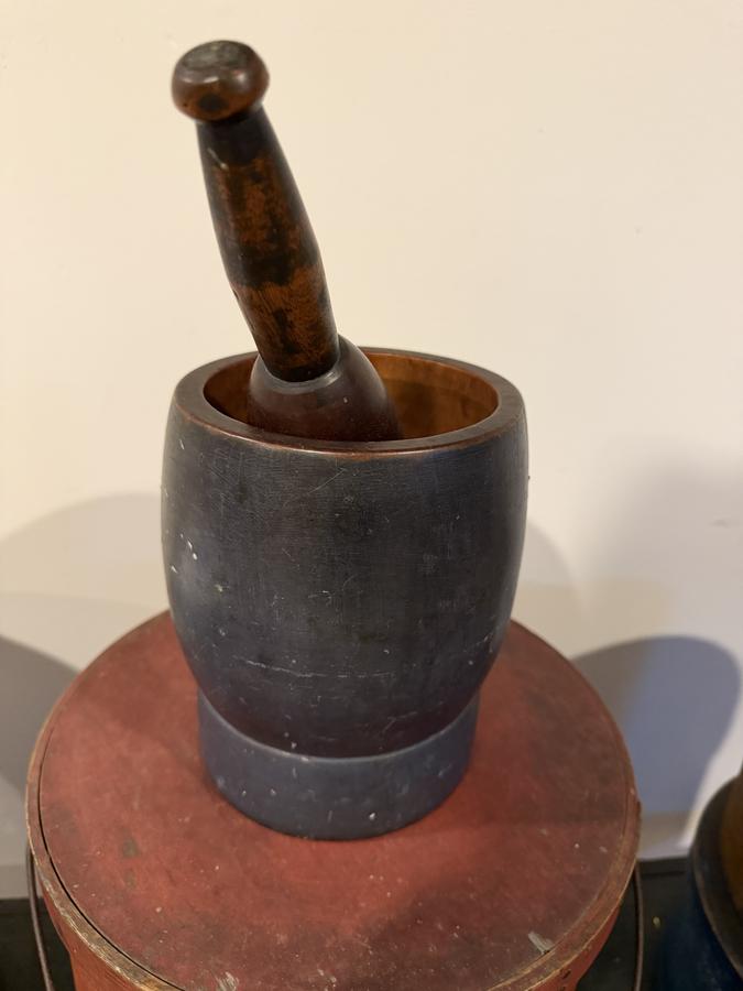 WONDERFUL BLUE MORTAR AND PESTLE