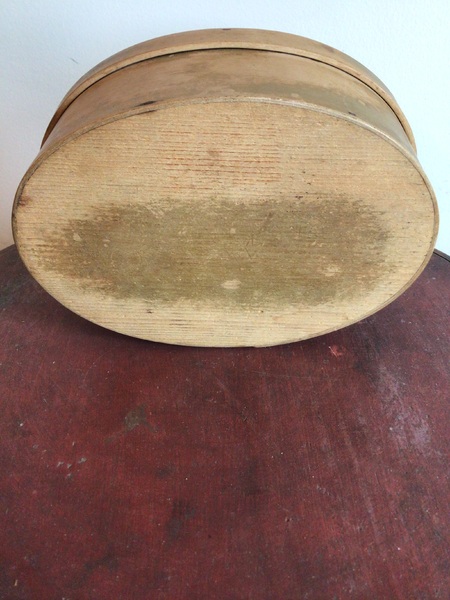 Nice Fingered Shaker box with traces of paint
