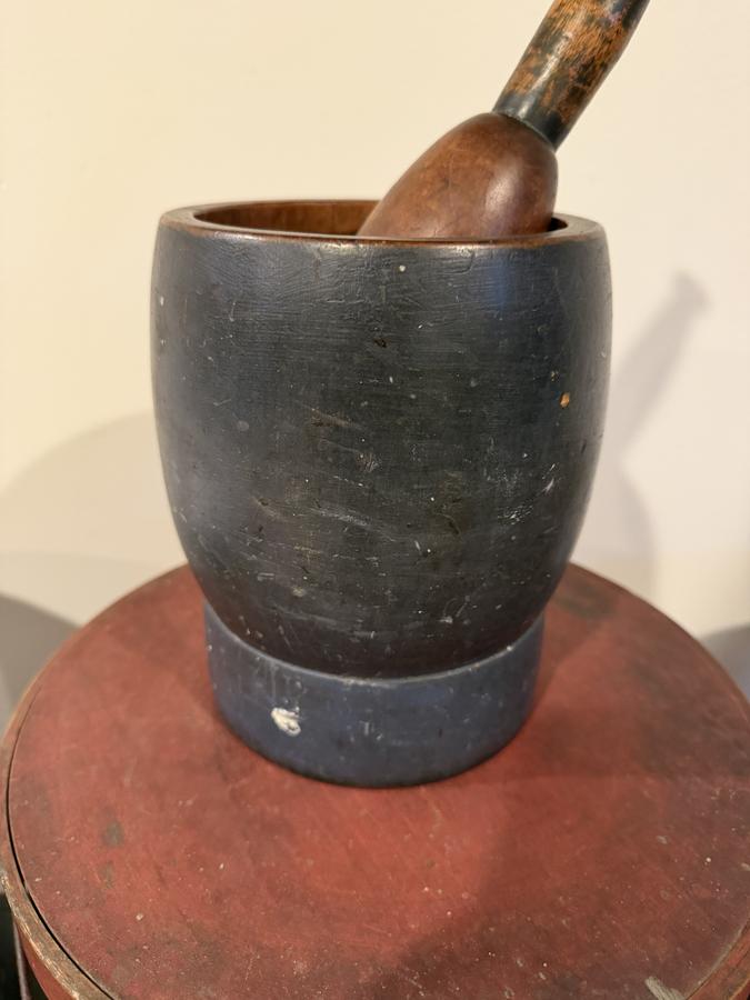 WONDERFUL BLUE MORTAR AND PESTLE