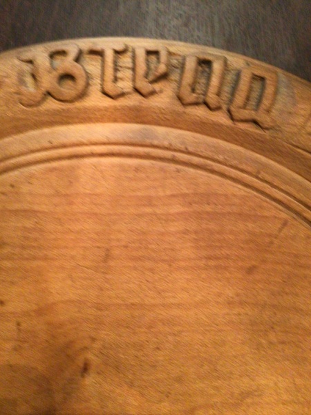 NICELY CARVED ROUND BREADBOARD