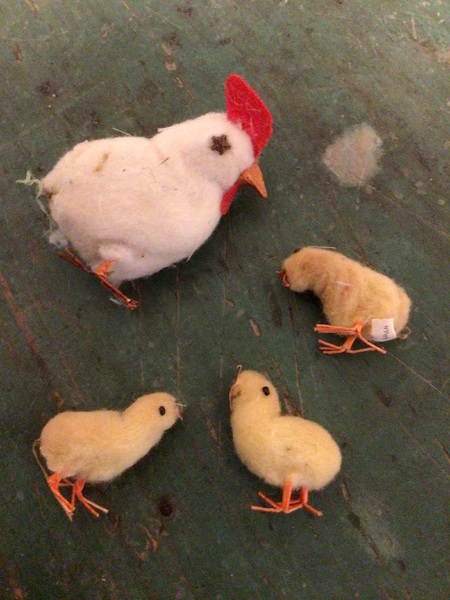 Sweet Spun Cotton Mama Hen and 3 Chicks
