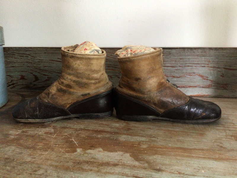 Early 5 1/2” children’s high button shoes