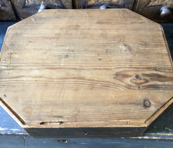 19 C Unusual Grain Painted Paper Lined Box