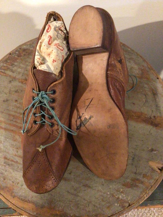 EARLY WOMENS TAN SHOES