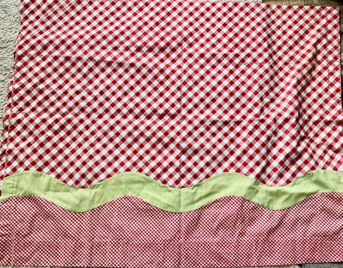 Vintage, Country Red/Green Table Covers/Curtains
