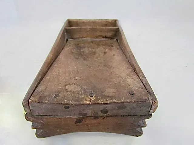 Nice Scrub Box w/Unusual Knife Holder