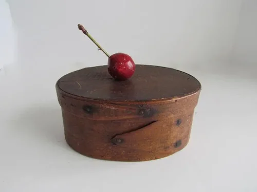 Early 19th. c. Small Oval Pantry Box