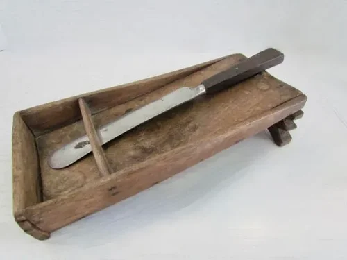 Nice Scrub Box w/Unusual Knife Holder