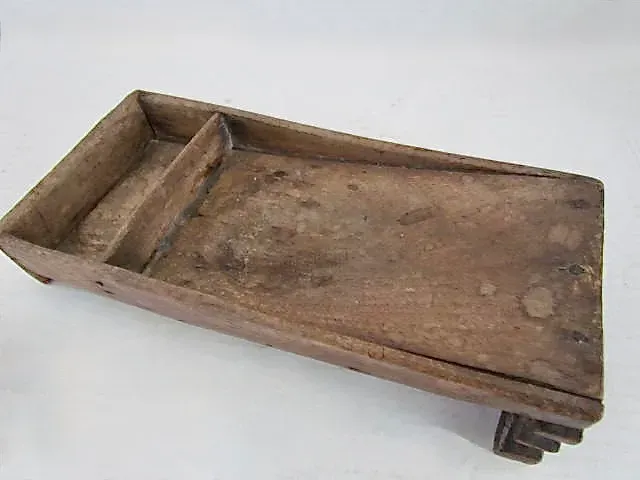 Nice Scrub Box w/Unusual Knife Holder
