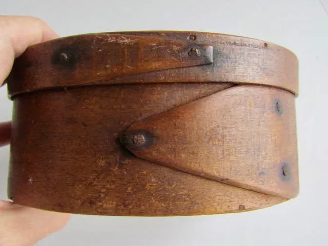 Early 19th. c. Small Oval Pantry Box