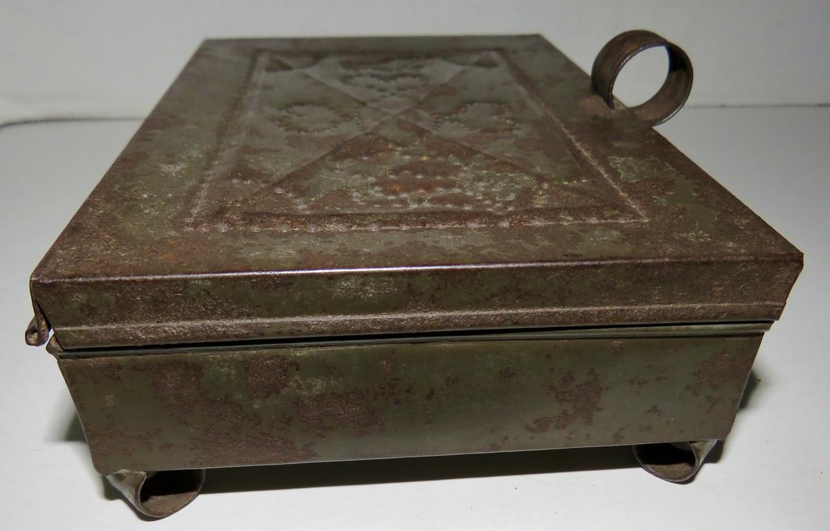 RARE PA TIN DECORATED SPICE BOX, HEARTS AND BIRDS