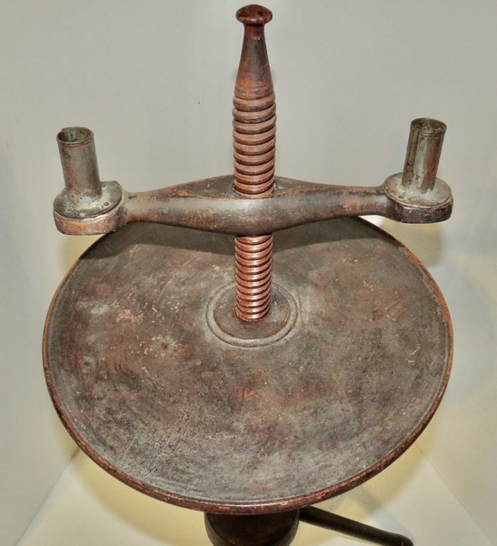 WONDERFUL WINDSOR CANDLE STAND WITH BROWN PAINT