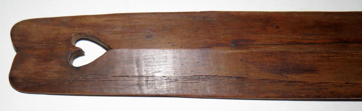COLONIAL PA WOODEN BUSK WITH A HEART