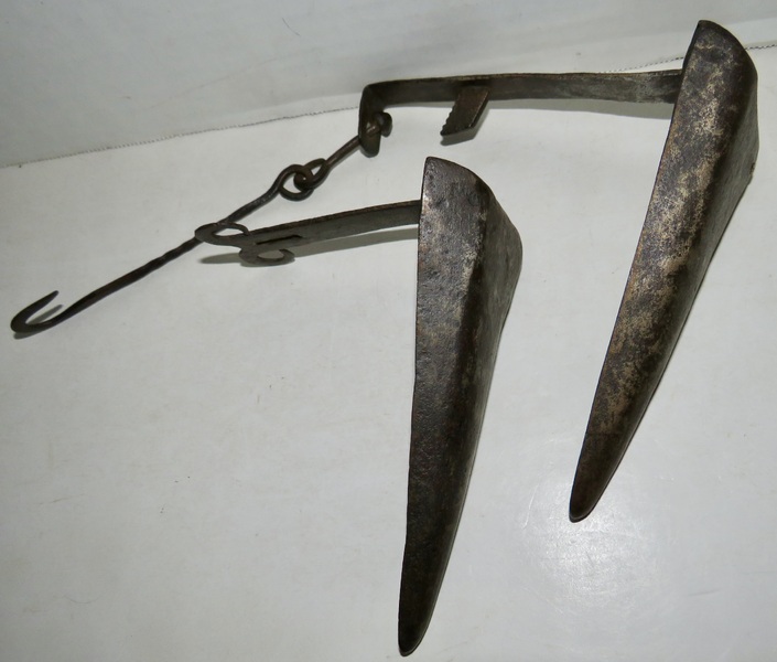 PILGRIM ERA FORGED DOUBLE CRUSIE, LAMP RAM'S HORN
