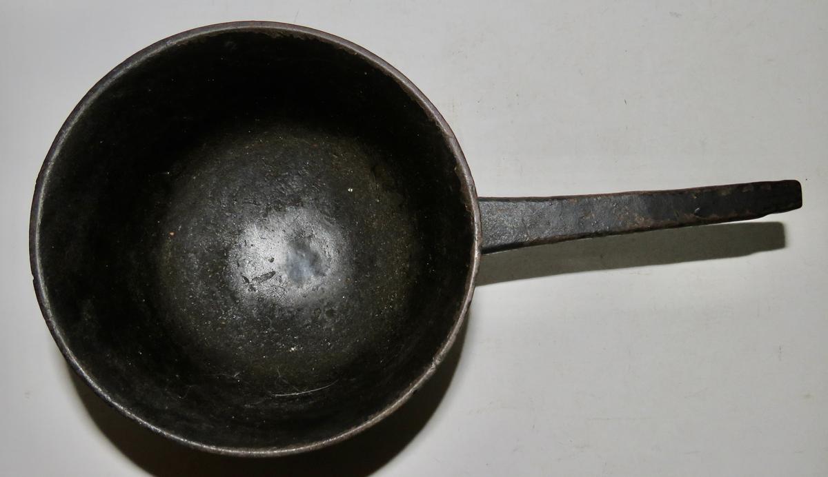 18TH C. PA CAST IRON POSNET WITH RARE BIRD ON LID