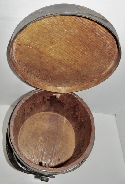19TH CENTURY FIRKIN WITH SALMON AND BLACK PAINT