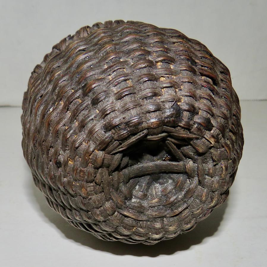 MINIATURE VA KICK UP BASKET W/ BLACK PAINT 3"