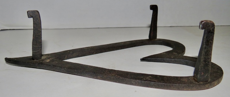 RARE FORM "BLEEDING HEART" TRIVET