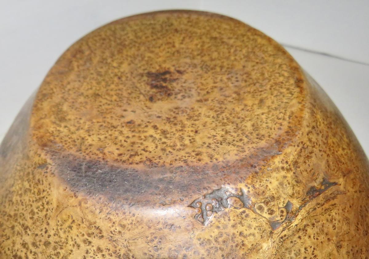 SUPER 18TH C. LARGE IROQUOIS ASH BURL BOWL