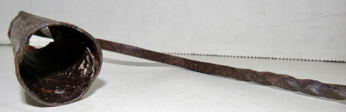 18TH CENTURY FORGED IRON LOOM LIGHT