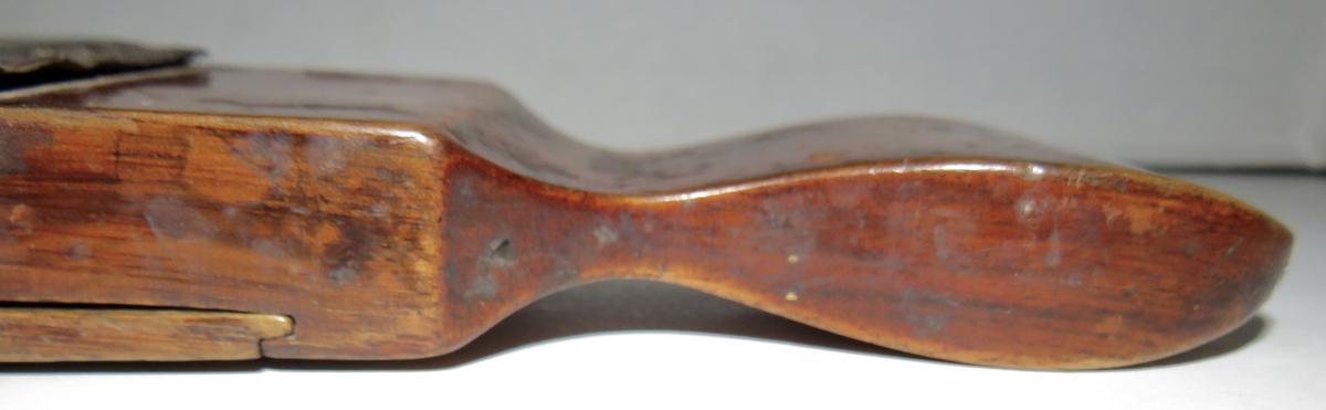EARLY 19TH C. NEW ENGLAND RAZOR AND BOX W/ PAINT
