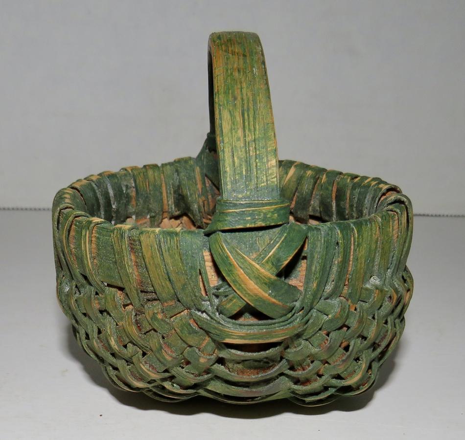 MINIATURE BUTTOCKS BASKET WITH GREEN PAINT, 3" DIA