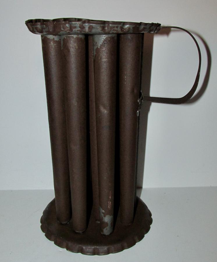 VERY SCARCE ROUND CANDLE MOLD, 19TH CENTURY