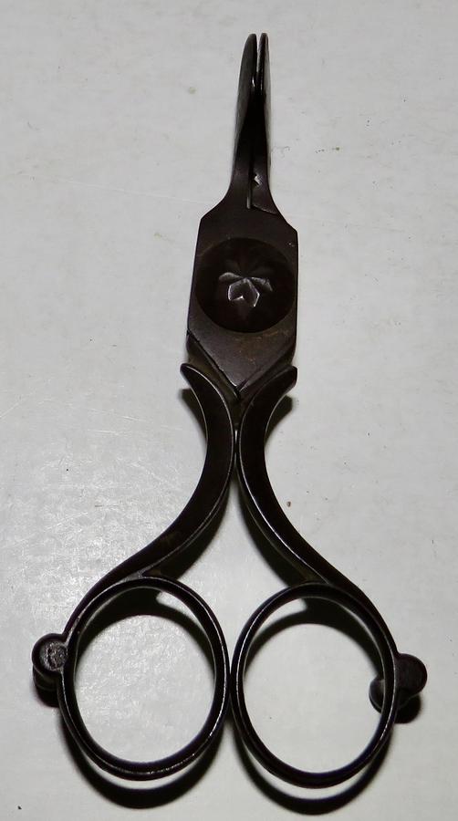 VERY RARE 18TH CENTURY DOUBTERS OR CANDLE SNUFFER