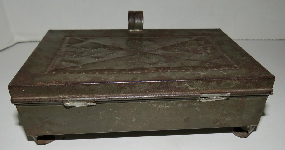 RARE PA TIN DECORATED SPICE BOX, HEARTS AND BIRDS