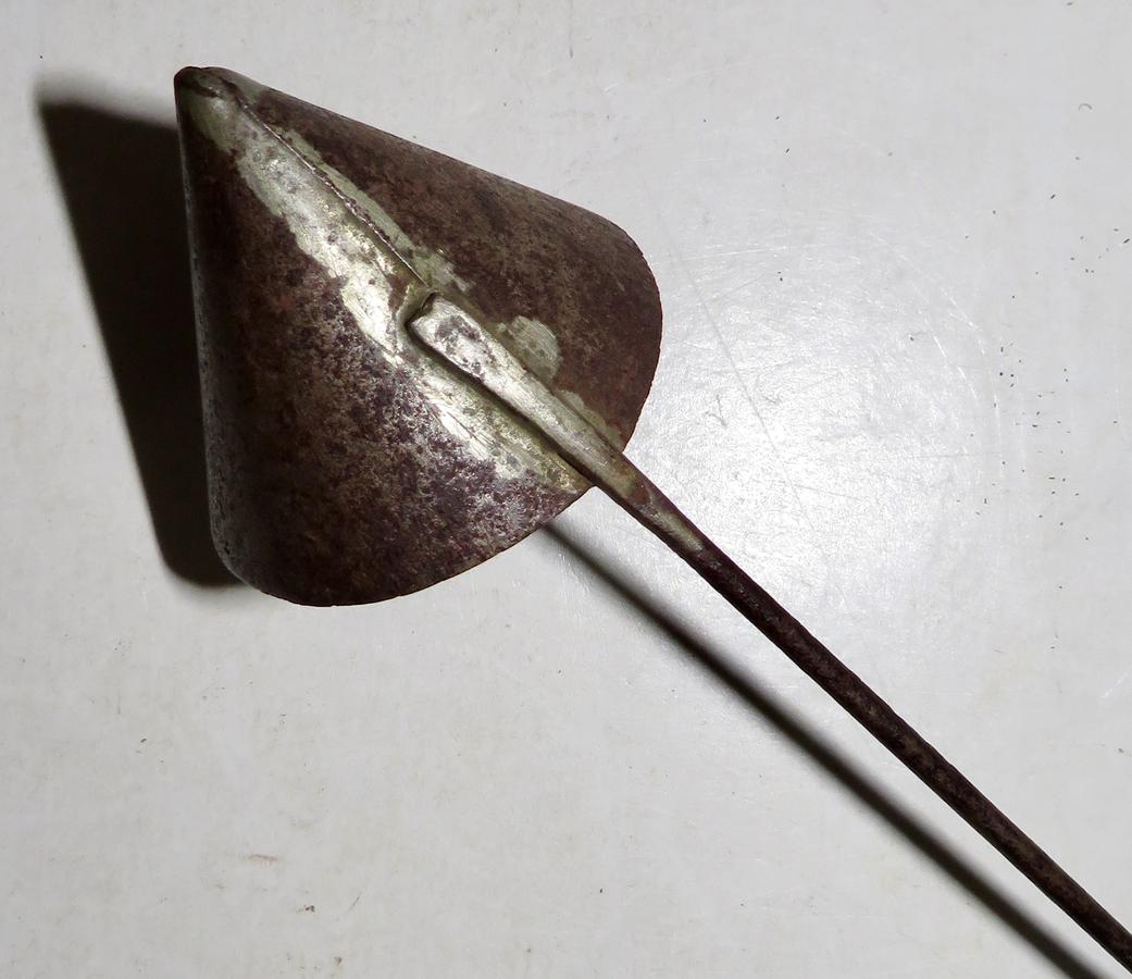 19TH LONG HANDLED CANDLE SNUFFER