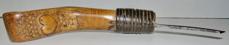 IROQUOIS CROOKED KNIFE CHIP CARVED HEART AND HOUSE