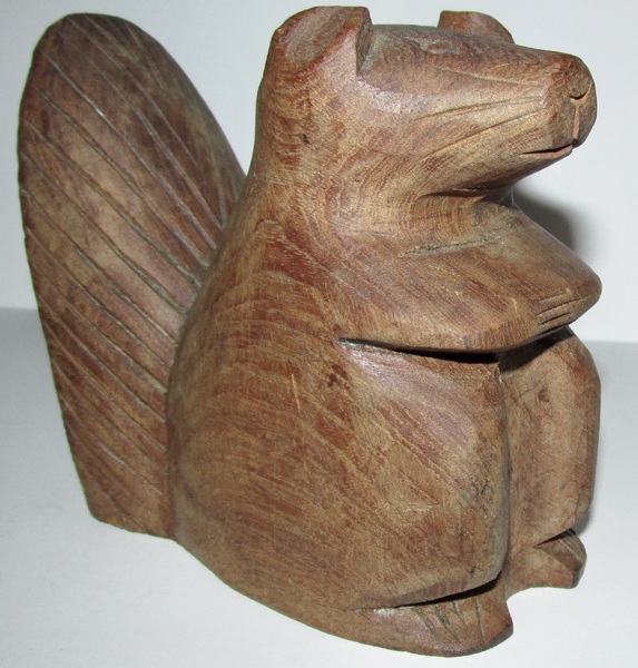 FOLK ART CARVED BEAVER