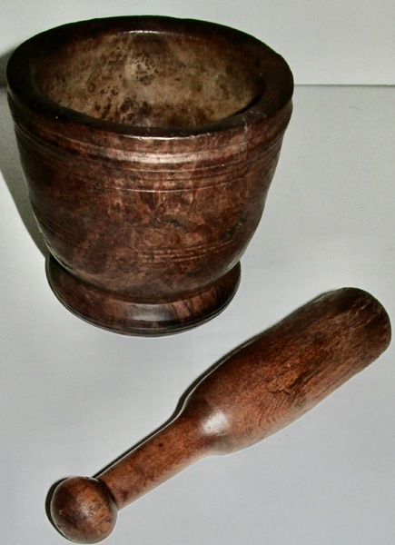 WALNUT BURL MORTAR & PESTLE, 18TH CENTURY
