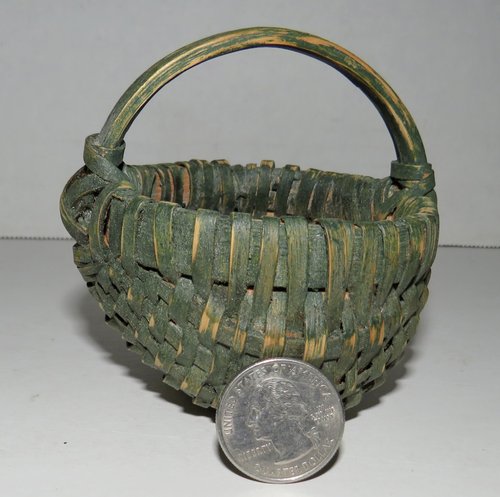 MINIATURE BUTTOCKS BASKET WITH GREEN PAINT, 3" DIA