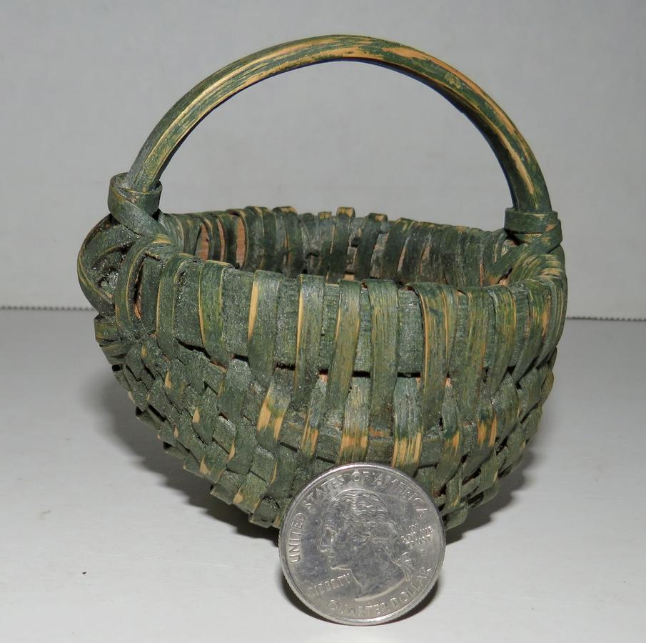 MINIATURE BUTTOCKS BASKET WITH GREEN PAINT, 3" DIA