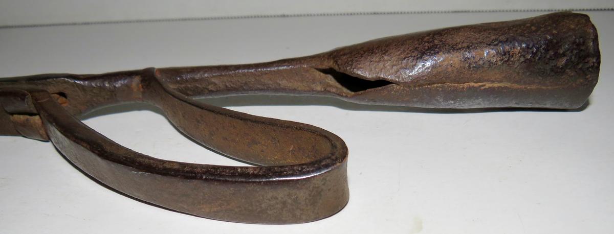 COLONIAL PERIOD POLE MOUNTED RUSH OR SPLINT HOLDER