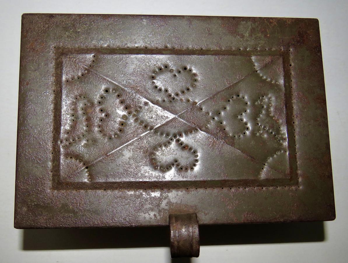 RARE PA TIN DECORATED SPICE BOX, HEARTS AND BIRDS