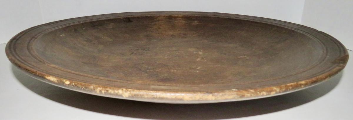 THE BEST PILGRIM PERIOD TREEN CHARGER, 17",
