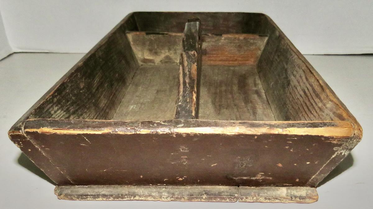 WONDERFUL SOUTHERN CUTLERY TOTE W/ ORIGINAL PAINT