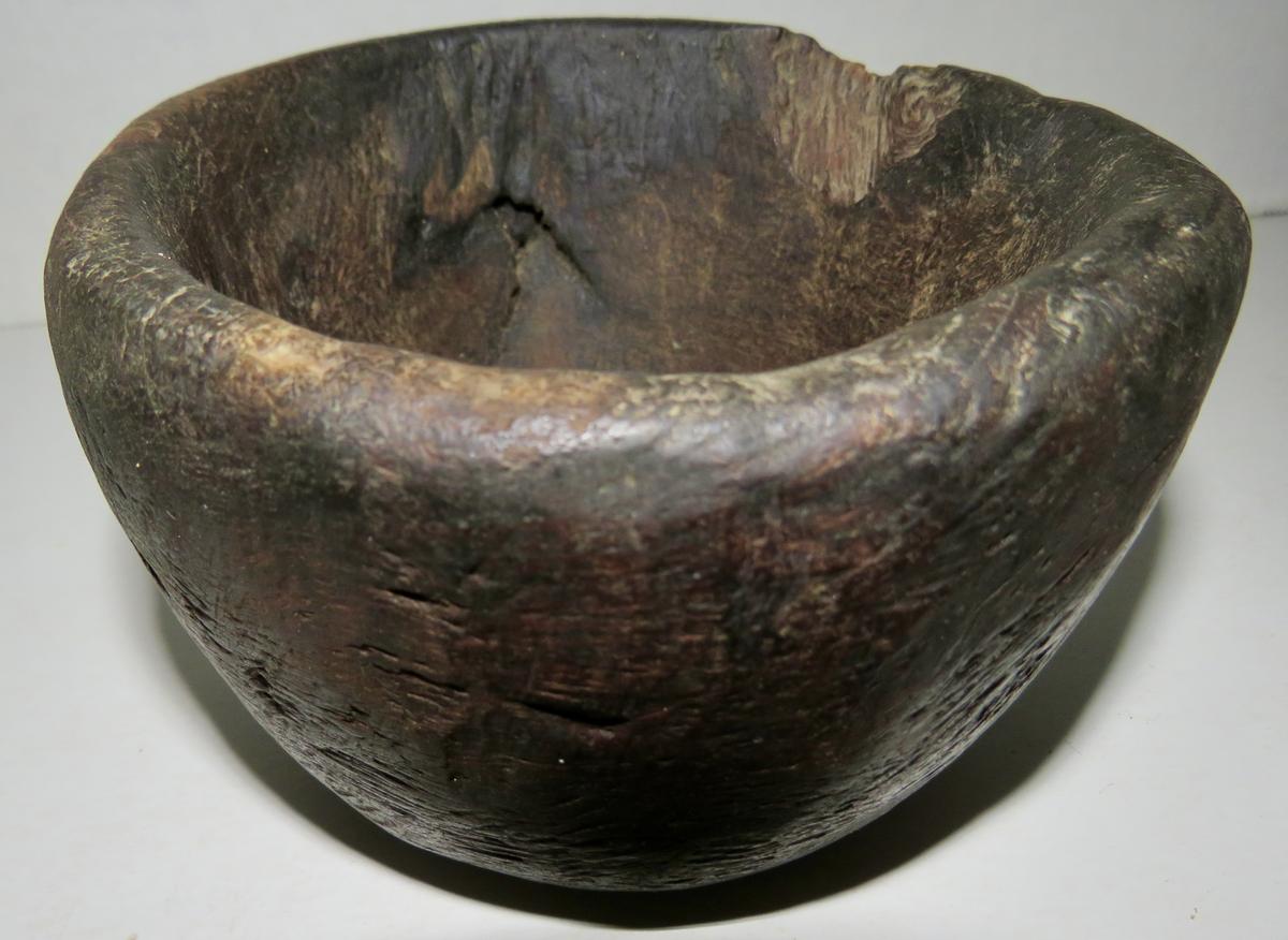 PILGRIM ERA NATIVE AMERICAN SMALL BURL EATING BOWL