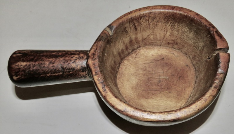 PILGRIM ERA HAND CARVED AMERICAN MAPLE PORRINGER