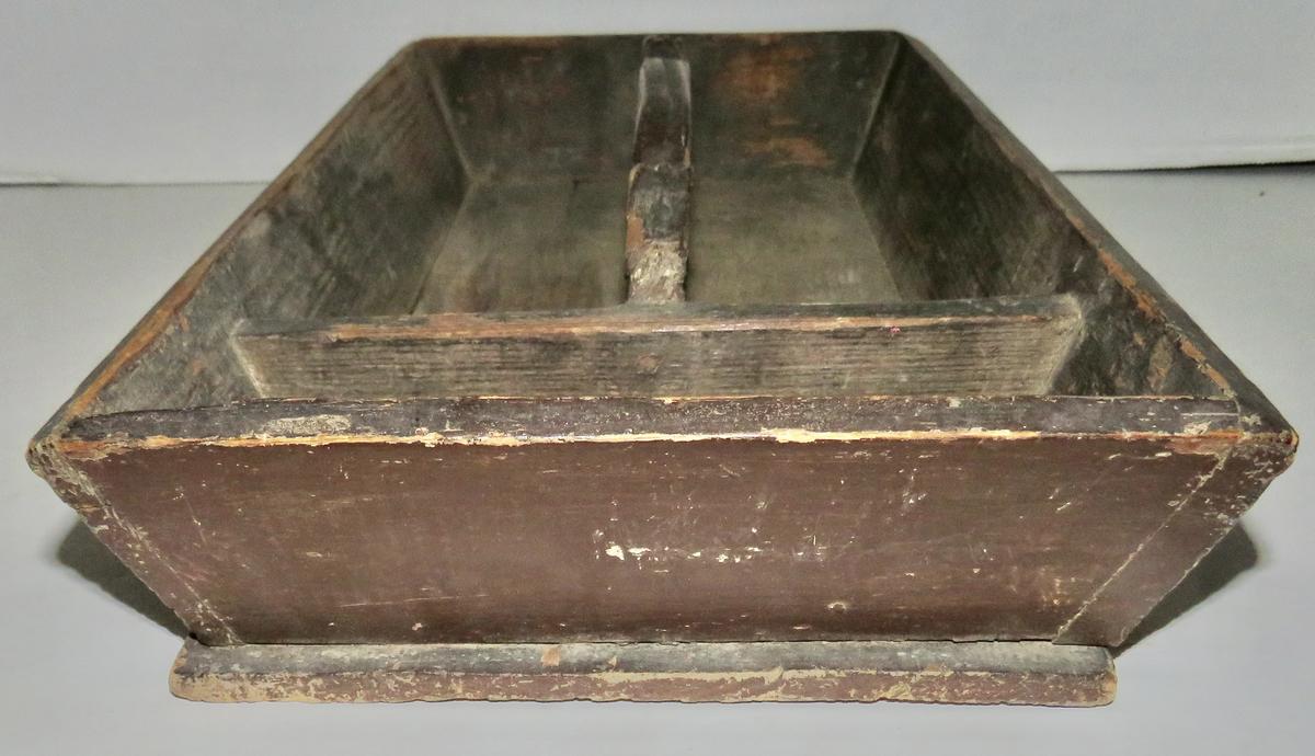 WONDERFUL SOUTHERN CUTLERY TOTE W/ ORIGINAL PAINT