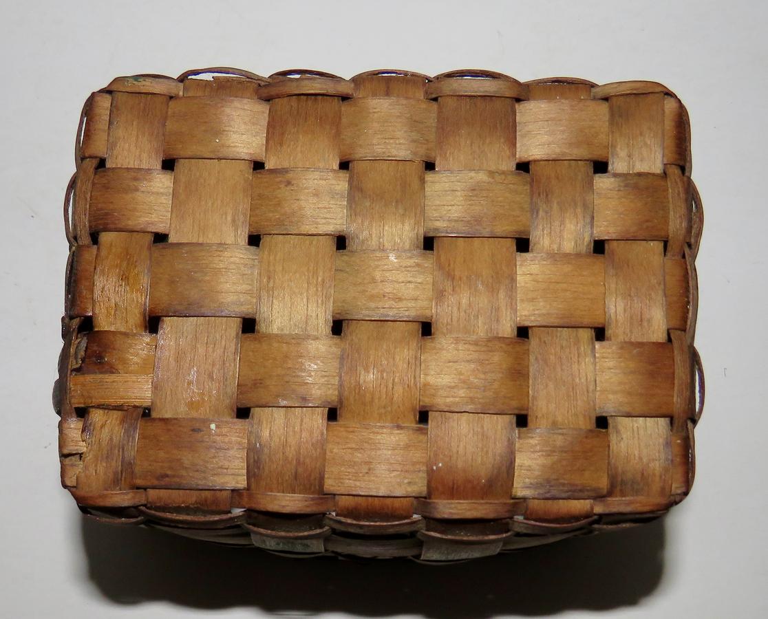 MINI 18TH-19TH C. BASKET W/ POTATO STAMP DESIGNS